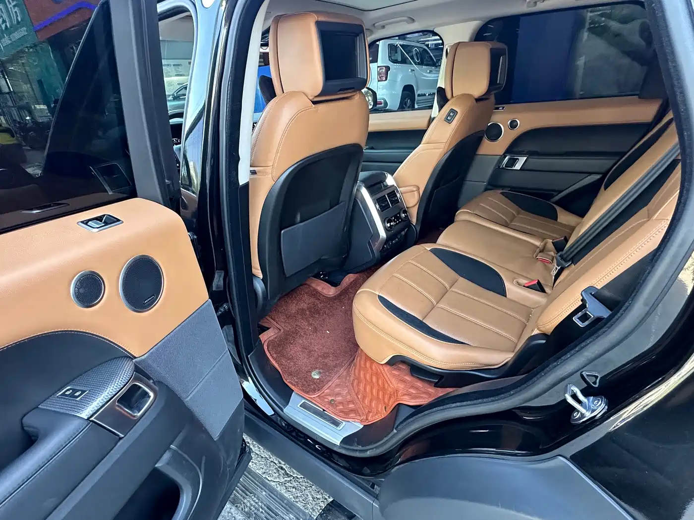 Land Rover Range Rover Sport 2021 3.0 L6 Gloss Black Edition фото 12