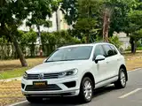 Фото 1 - Volkswagen Touareg