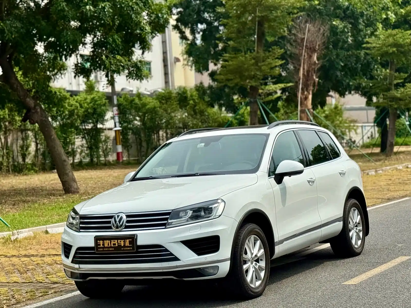 Фото 1 - Volkswagen Touareg