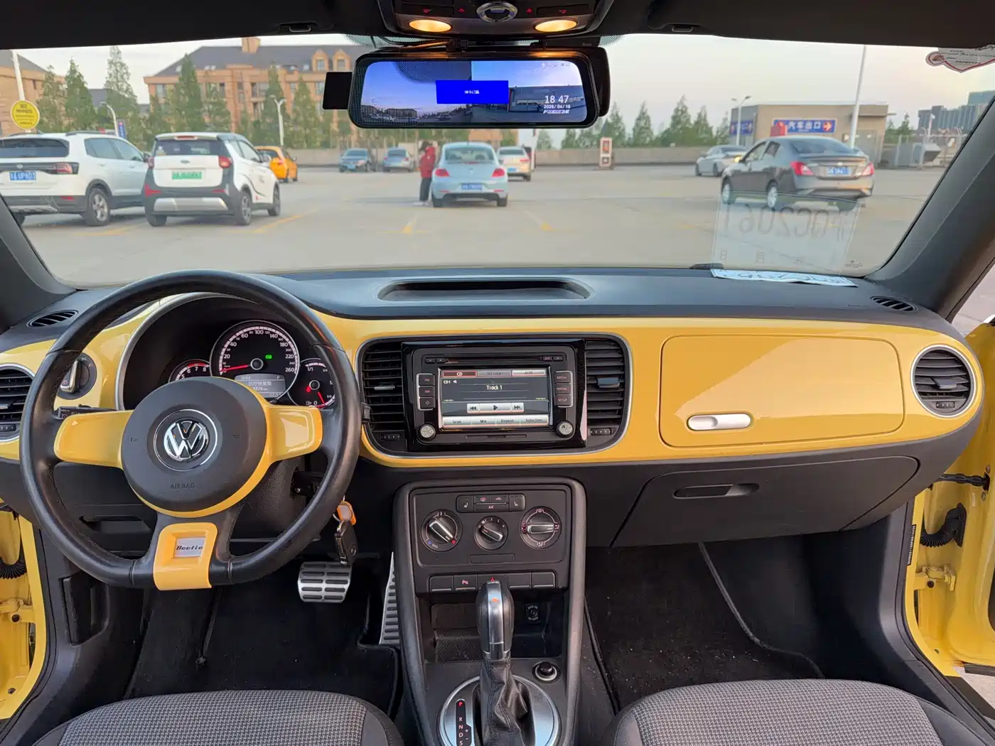 Volkswagen Beetle 2015 180TSI фото 9