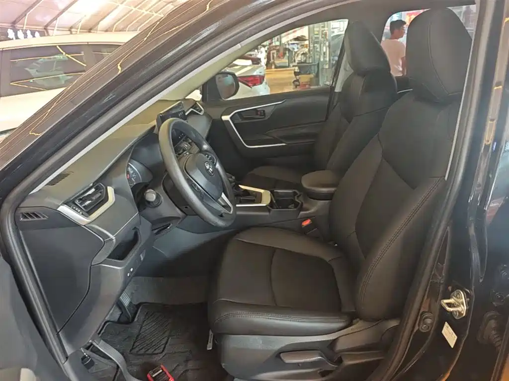 Toyota RAV4 Rongfang 2023 2.0L CVT 2WD Urban Edition фото 11