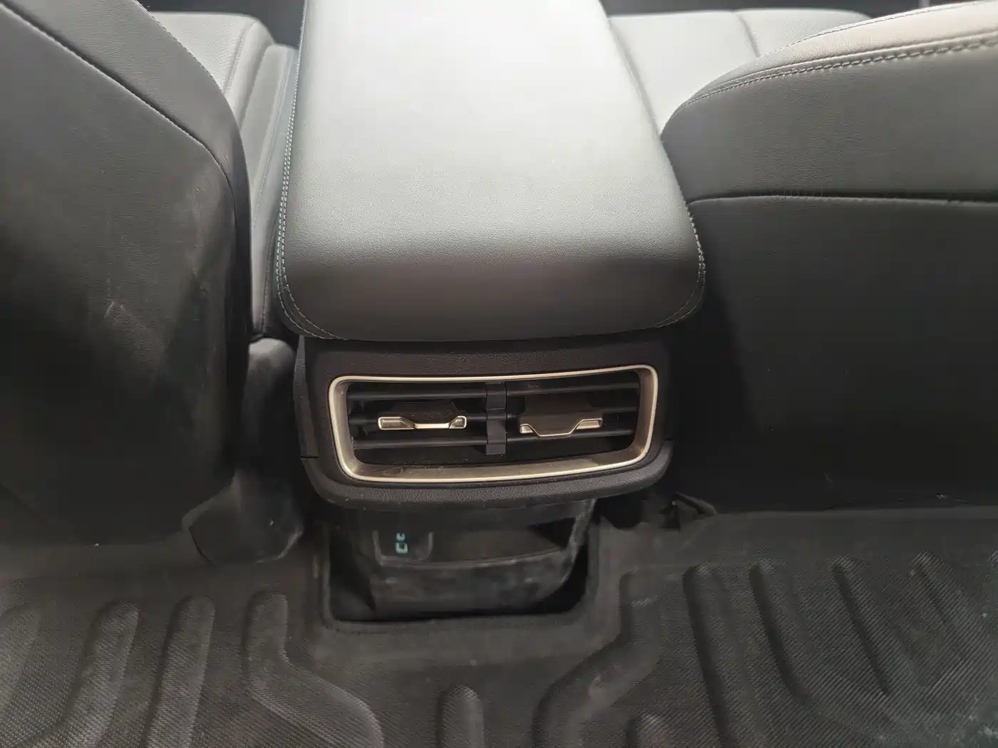 BYD Qin L 2024 DM-i 80KM Leading Edition фото 22