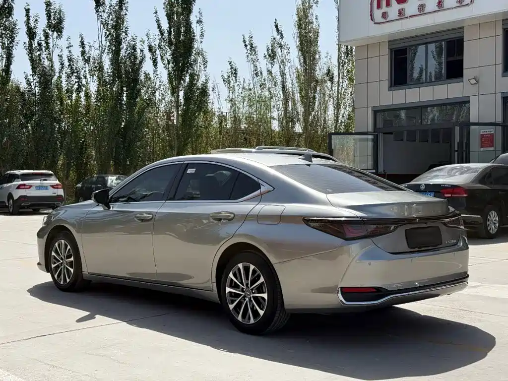 Lexus ES 2025 2025 200 Ultimate Edition