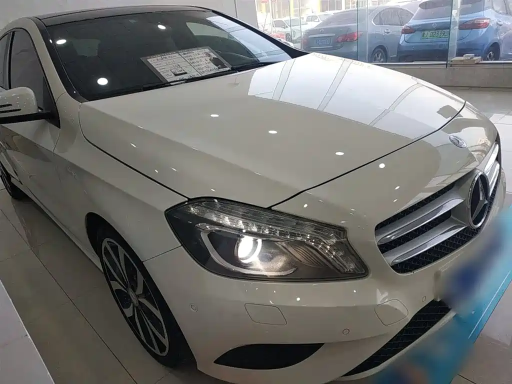 Mercedes-Benz A-Class (Import) 2015 A 200 Fashion фото 4