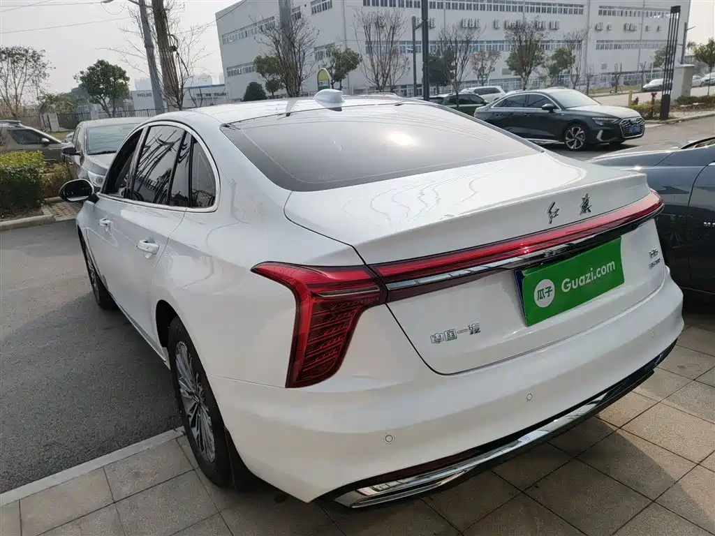 Hongqi H5 2025 1.5T DCT Flag Rhythm 500,000 Units Memorial Edition фото 20