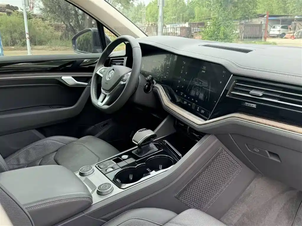 Volkswagen Touareg 2019 2.0TSI Sharp Wing Edition China V фото 15