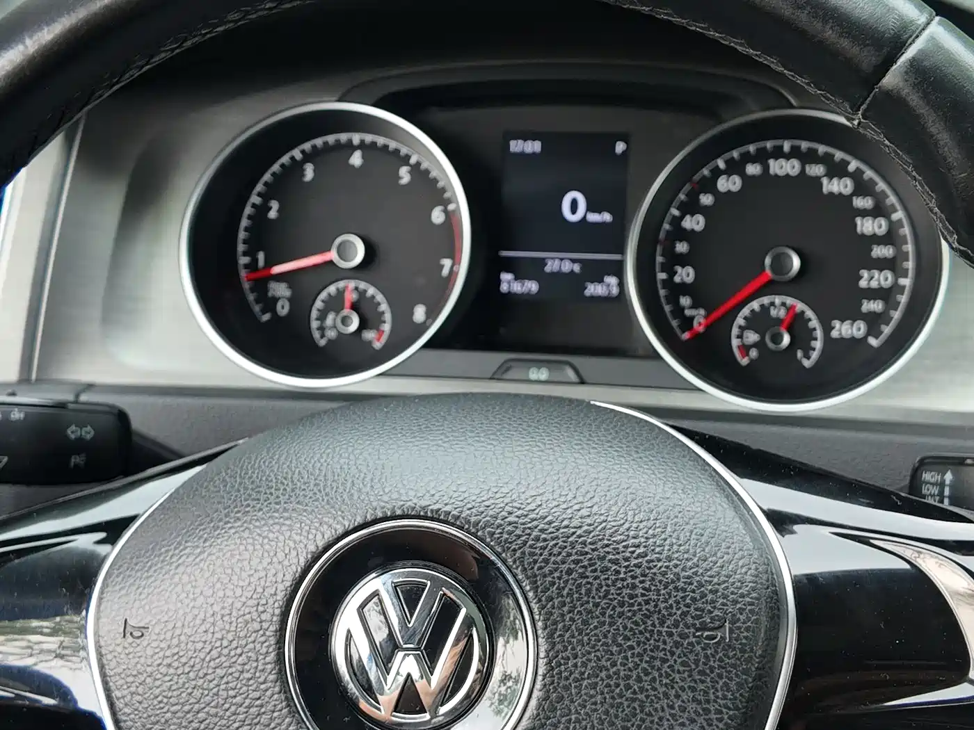 Volkswagen Golf 2014 1.6L Automatic Fashion Edition фото 43
