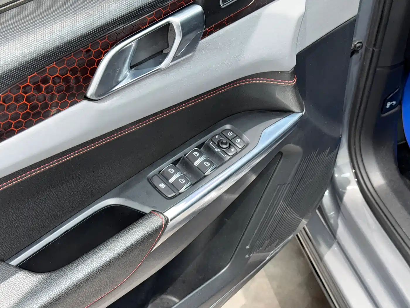 Lynk & Co 02 2018 1.5T DCT 2WD Power Pro Edition China V фото 16