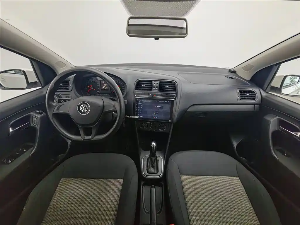 Volkswagen Polo 2016 1.4L Automatic Trend фото 5