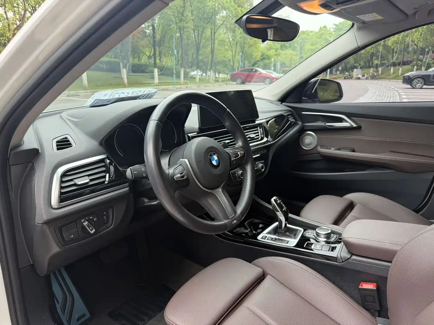 BMW 1 Series 2022 120i M Sport Shadow Edition фото 8