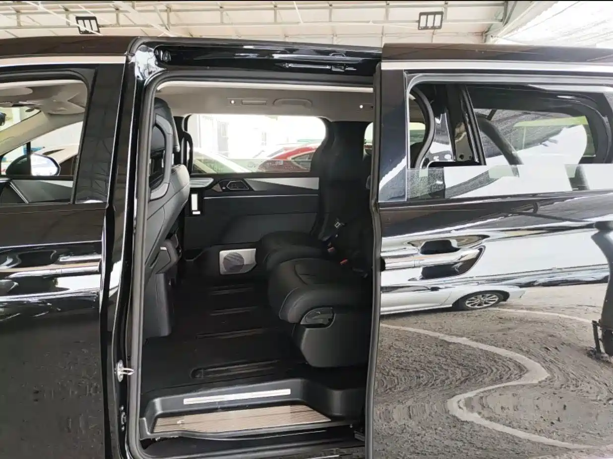 Фото 5 - BYD M9