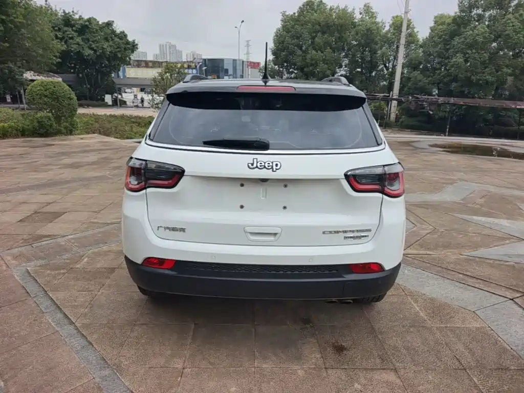 Photo 6 - Jeep Compass
