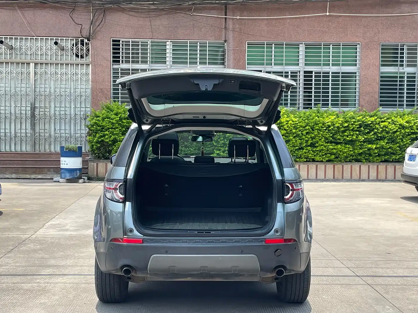 Land Rover Discovery Sport 2018 240PS SE Edition фото 8