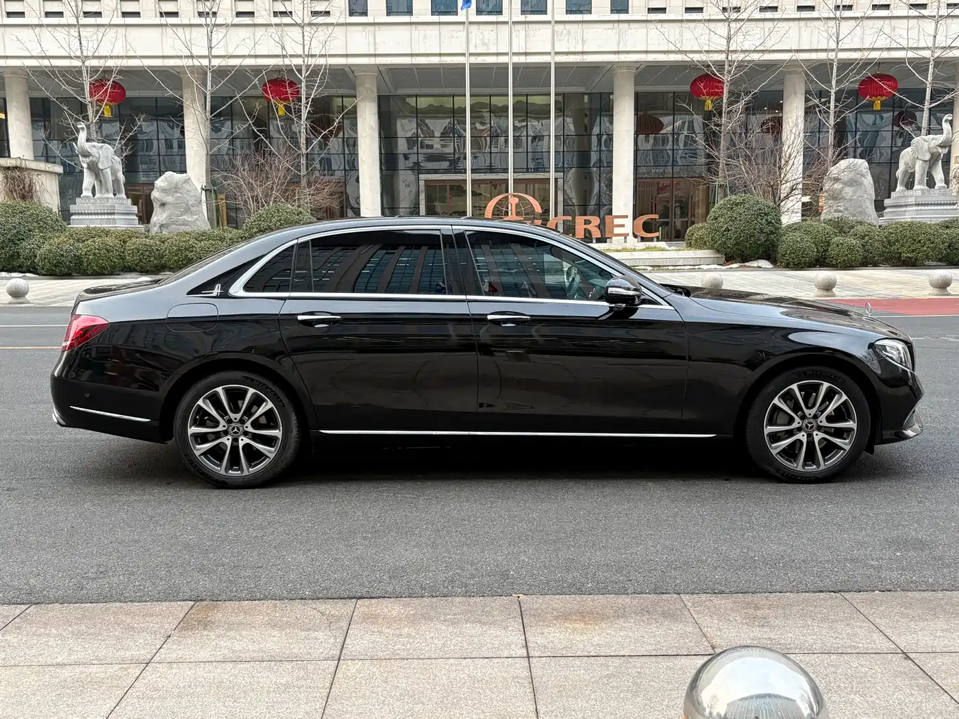 Mercedes-Benz E-Class 2019 E 300 L Luxury фото 6