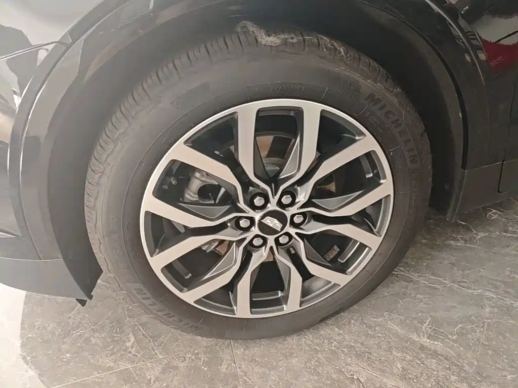 Photo 23 - Cadillac XT5