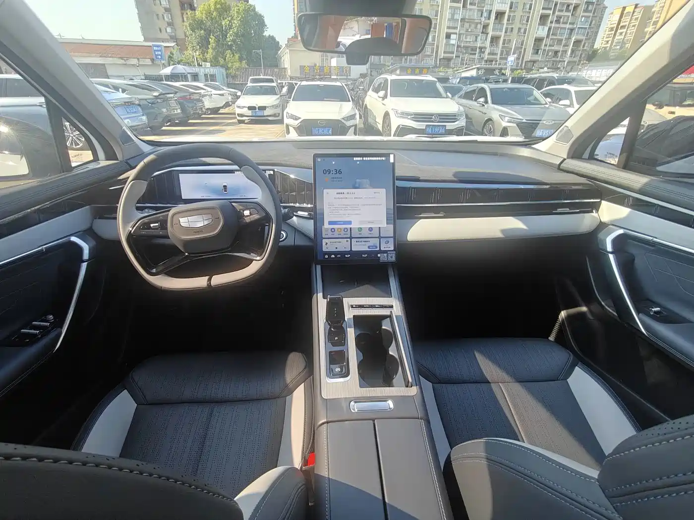 Фото 6 - Geely Atlas L