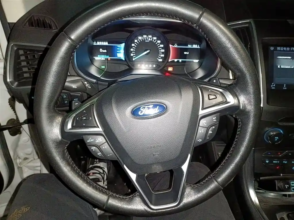 Фото 3 - Ford Edge