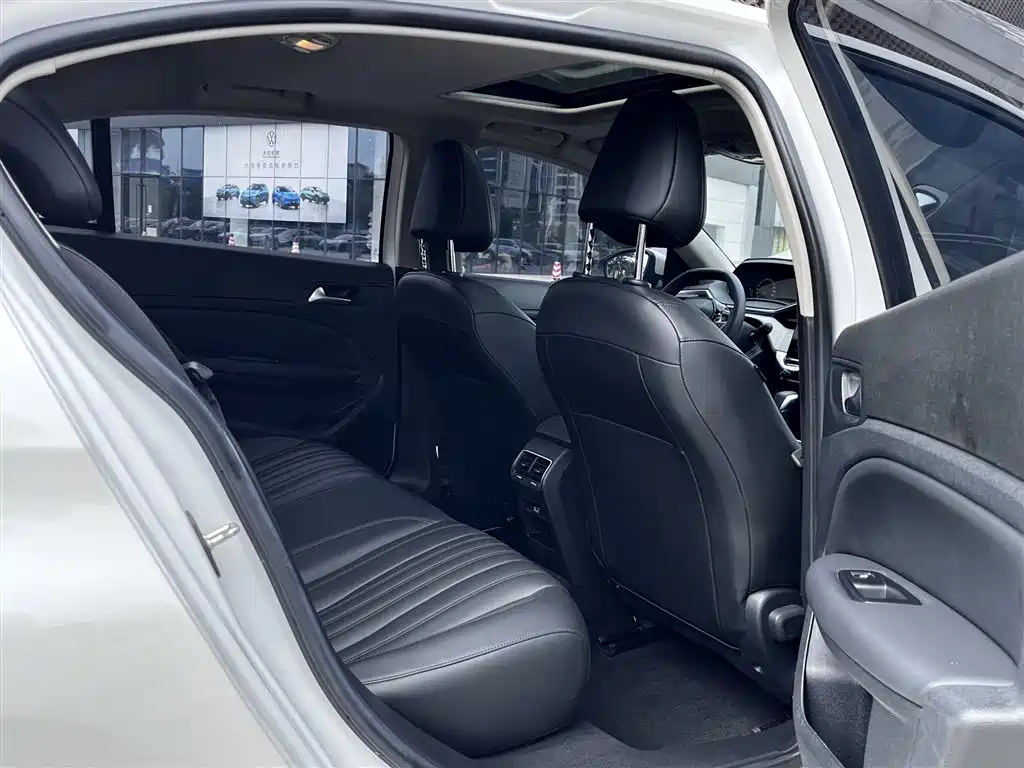 صورة 16 - Peugeot 408