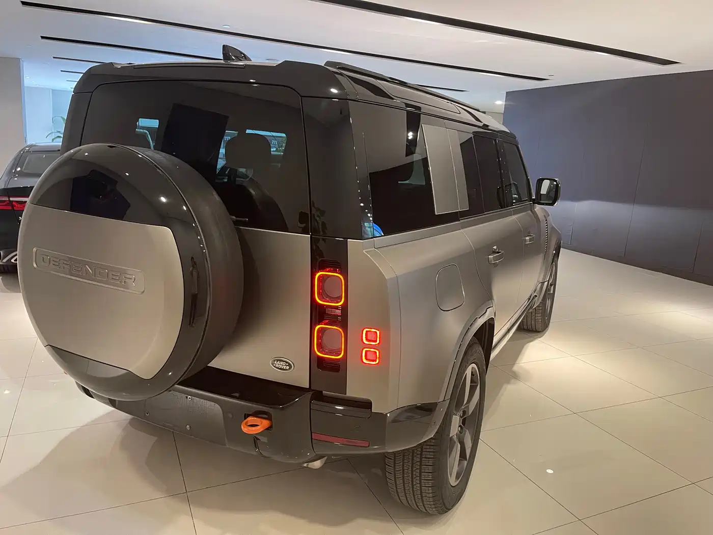 Land Rover Defender 2025 110 3.0T P400 X фото 3