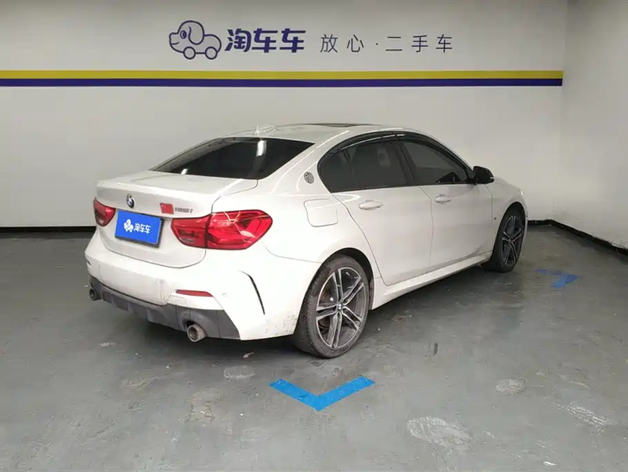 BMW 1 Series 2021 125i M Sport Black Night Edition фото 3
