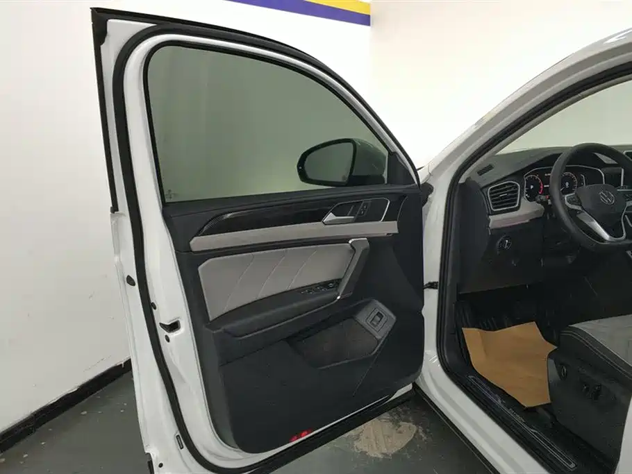 Volkswagen Tayron 2024 330TSI 2WD Luxury Plus Advanced фото 7
