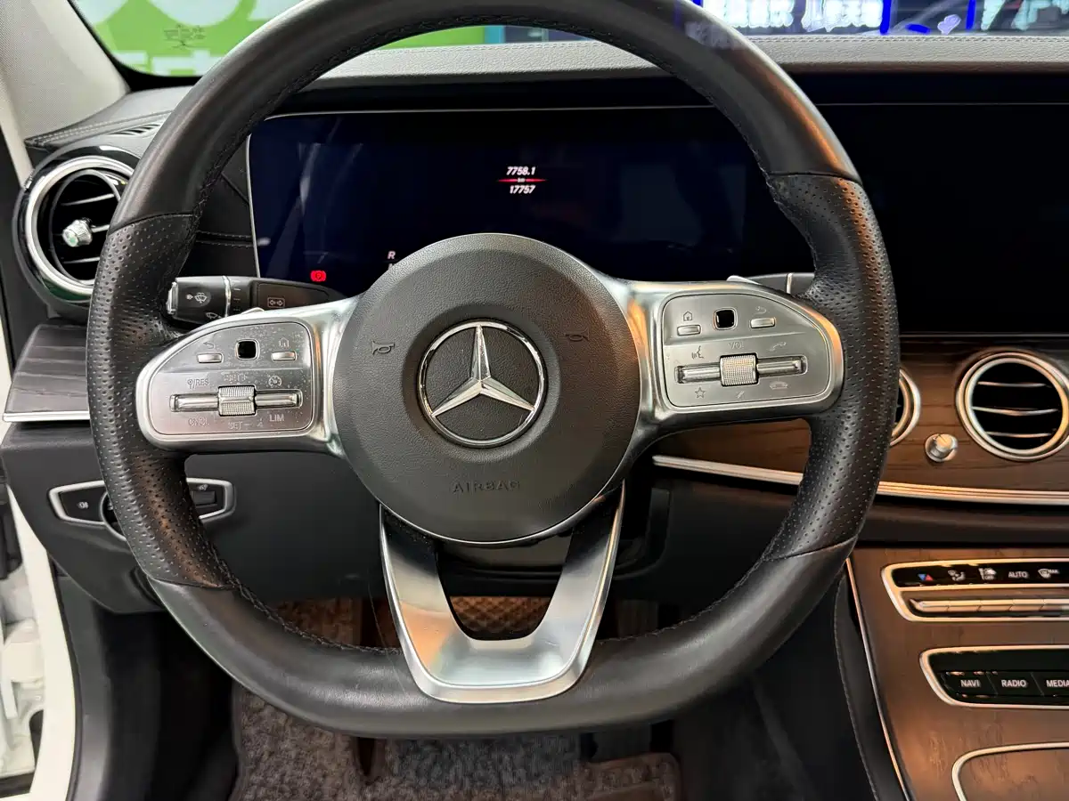 Mercedes-Benz E-Class 2019 E 260 L Sport фото 11