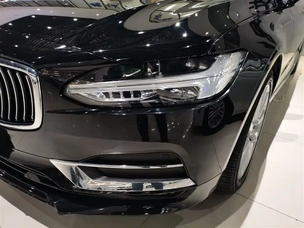 Фото 15 - Volvo S90