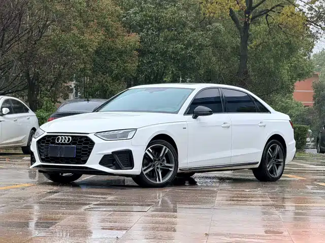Audi A4L 40 TFSI, Стиль Драйв