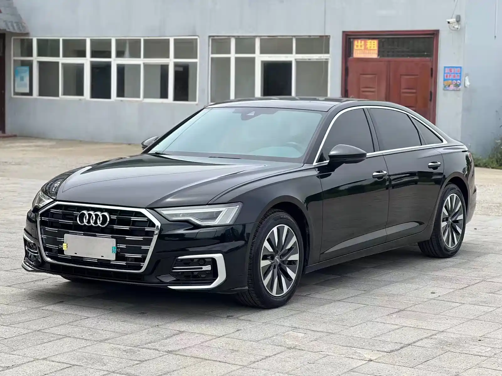 Фото 1 - Audi A6L