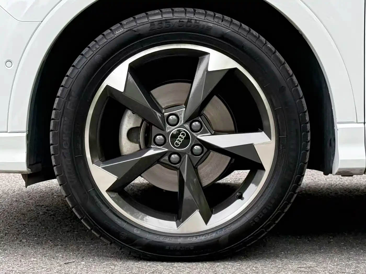 Audi Q3 2024 40 TFSI Fashion Sport фото 9