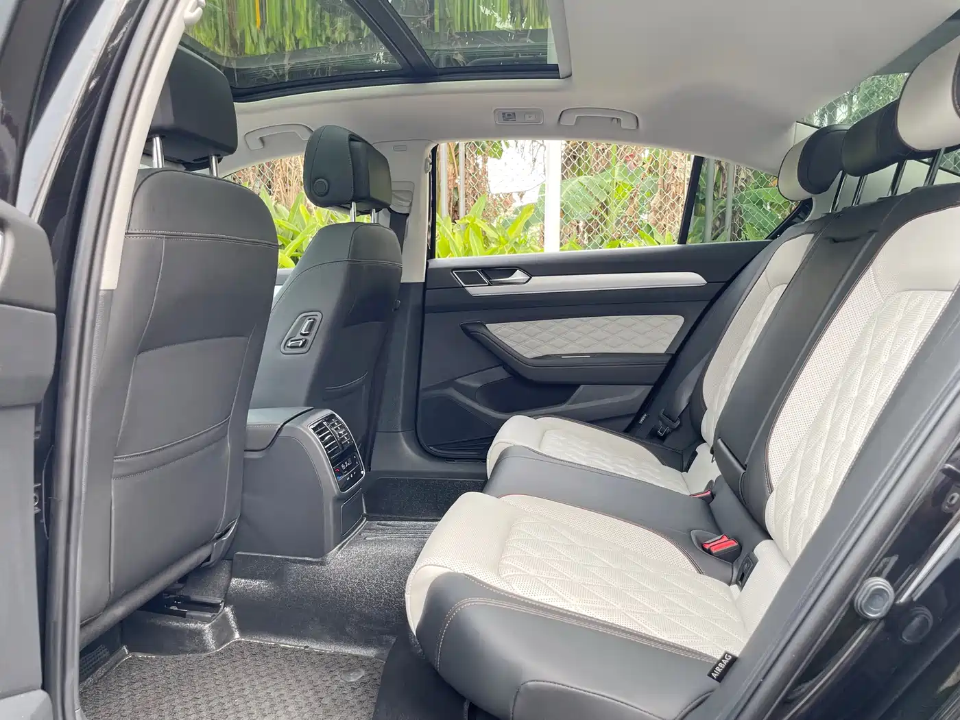 Volkswagen Magotan 2024 2 Million Units Public Sharing Edition 330TSI DSG Luxury фото 7