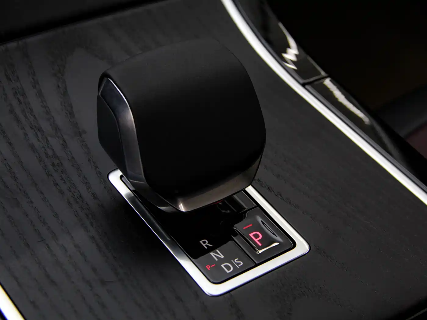 Land Rover Range Rover Evoque 2024 Range Rover Evoque L 249PS Light Master Edition фото 4