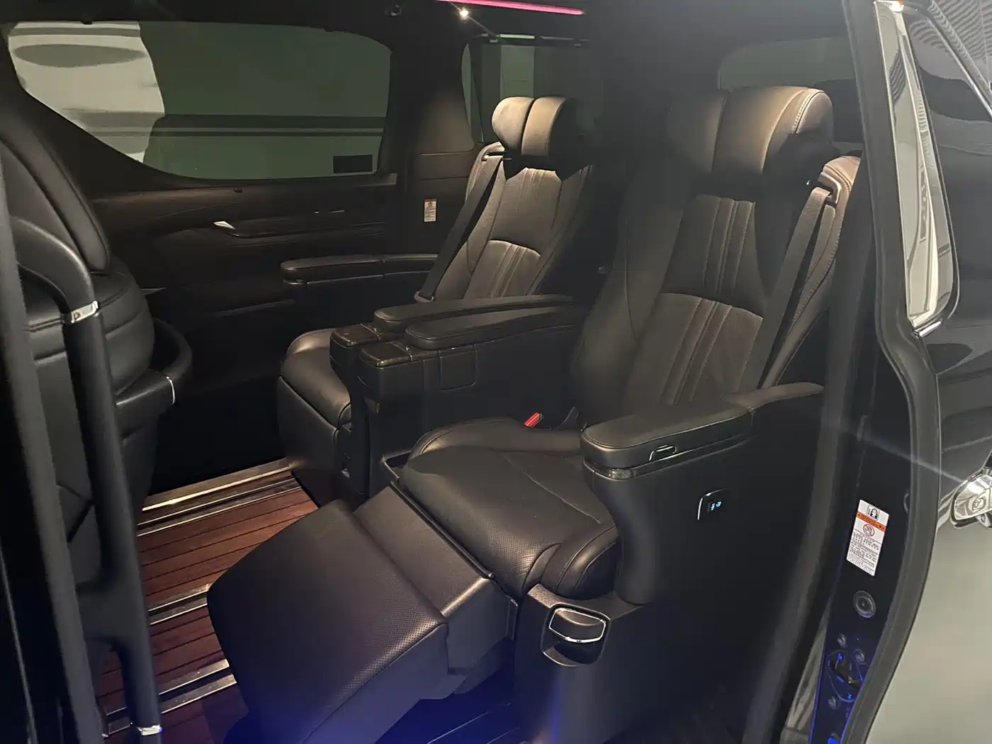 Toyota Alphard 2020 Hybrid 2.5L Premium Edition фото 14