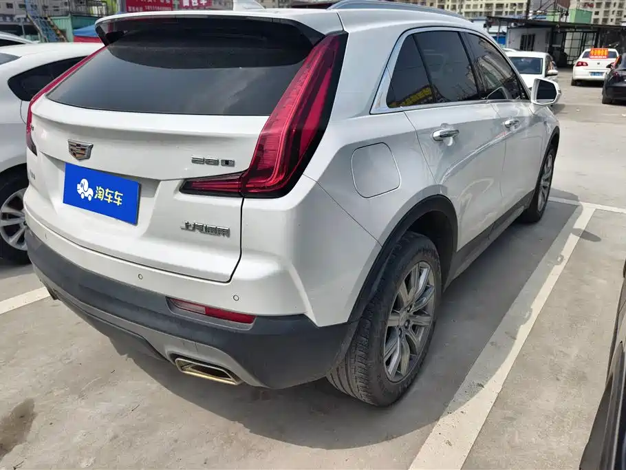 CADILLAC XT4