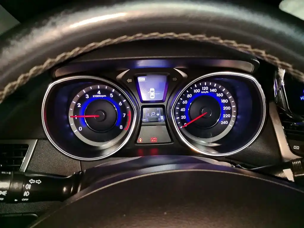 Hyundai Langdong 2013 1.6L Automatic Premium фото 4