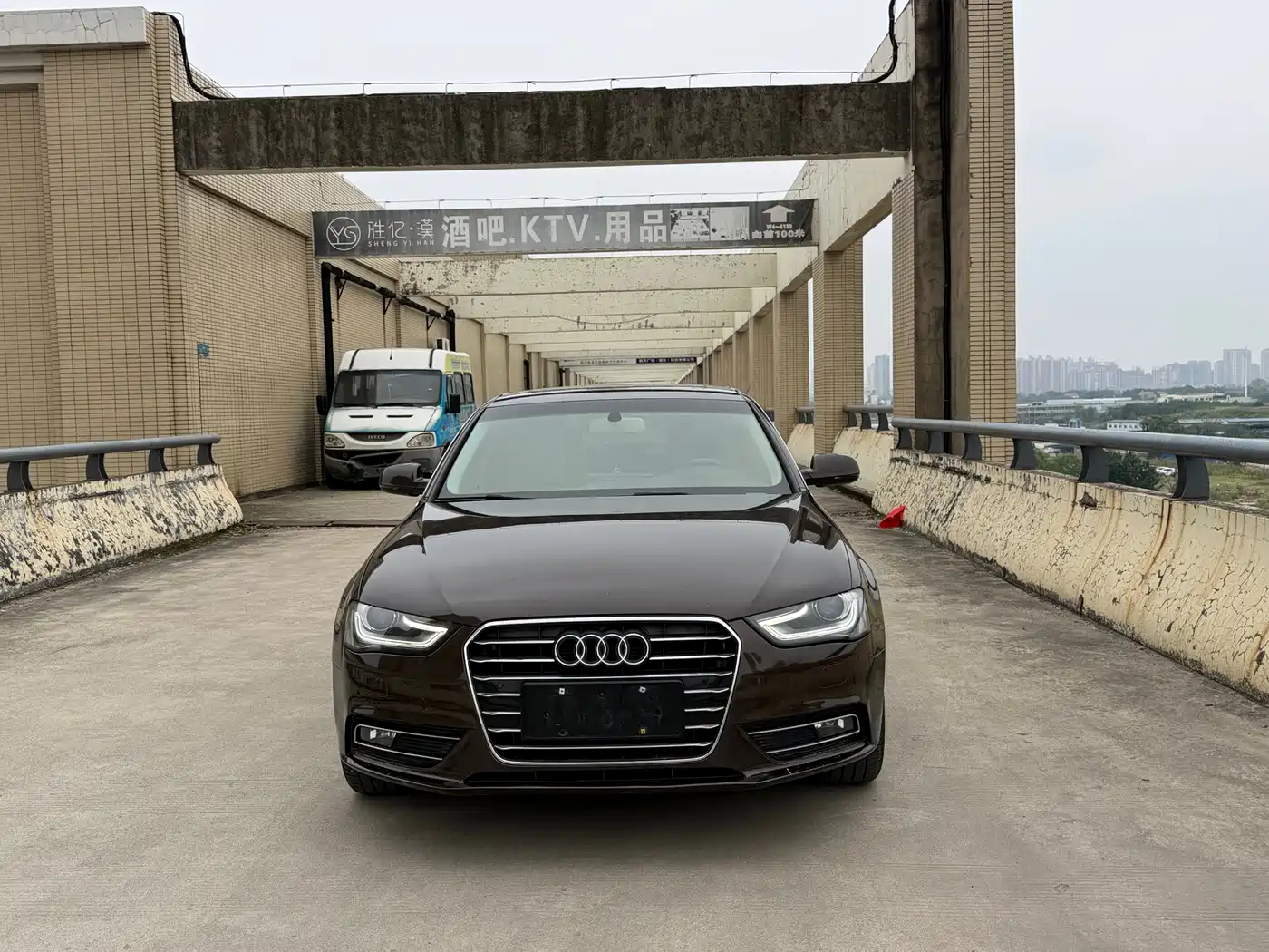 Photo 2 - Audi A4L