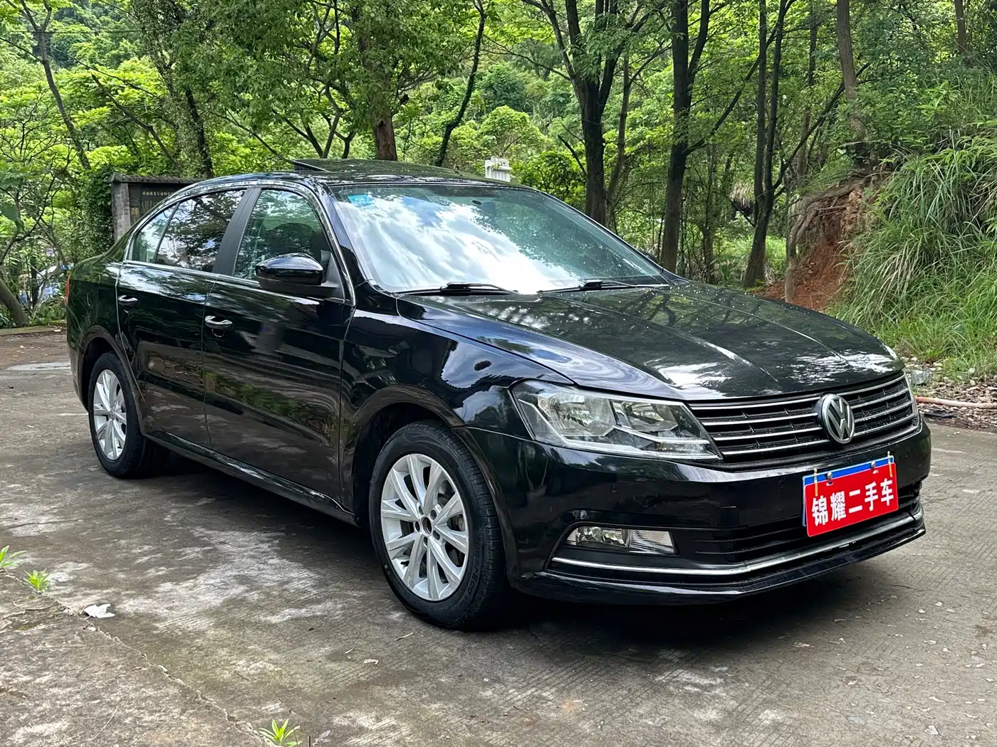 Volkswagen Lavida 2015 1.6L Automatic Comfort Edition фото 5