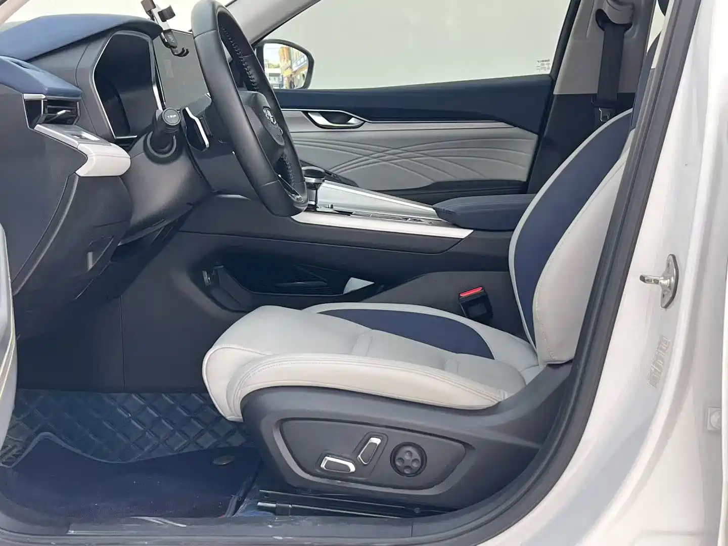 Фото 3 - Geely Preface