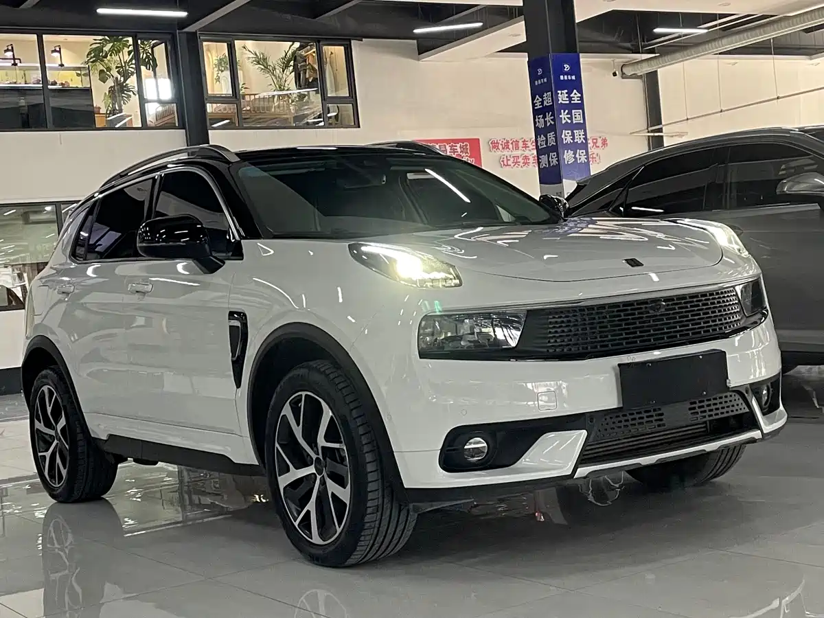 Lynk & Co 01 2017 2.0T AWD Pro фото 6