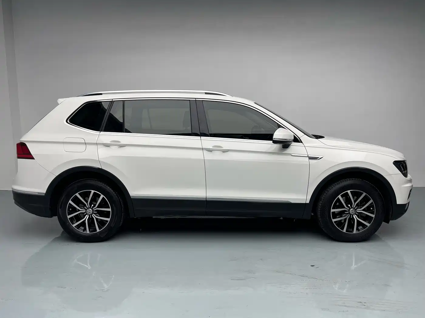 Volkswagen Tiguan L 2018 Facelift 330TSI Automatic 2WD Luxury Edition фото 5