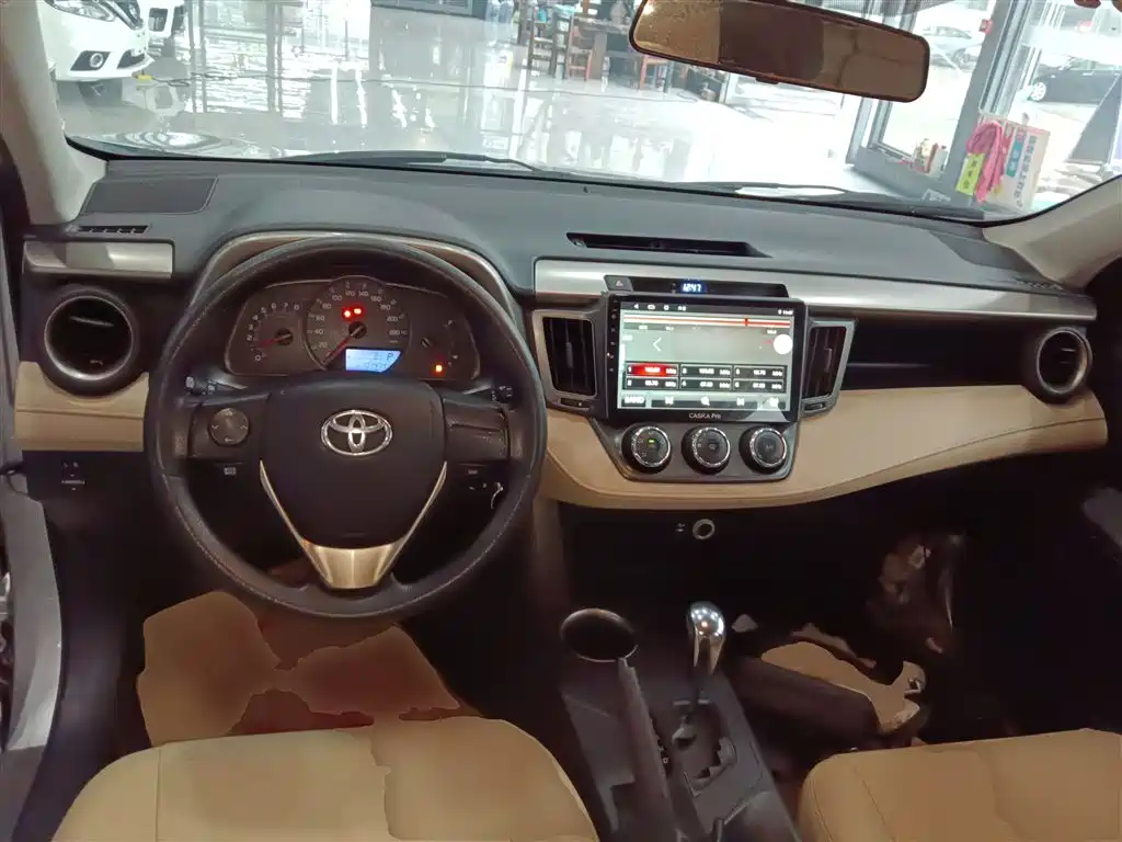 Toyota RAV4 Rongfang 2013 2.0L CVT 2WD Urban фото 6