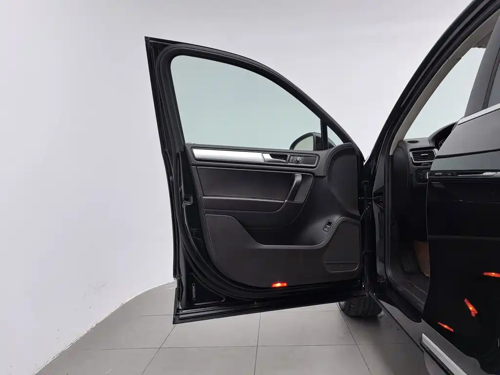 Фото 8 - Volkswagen Touareg