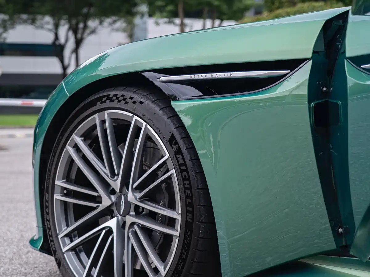 Aston Martin DB12 2024 2025 4.0T V8 Coupe