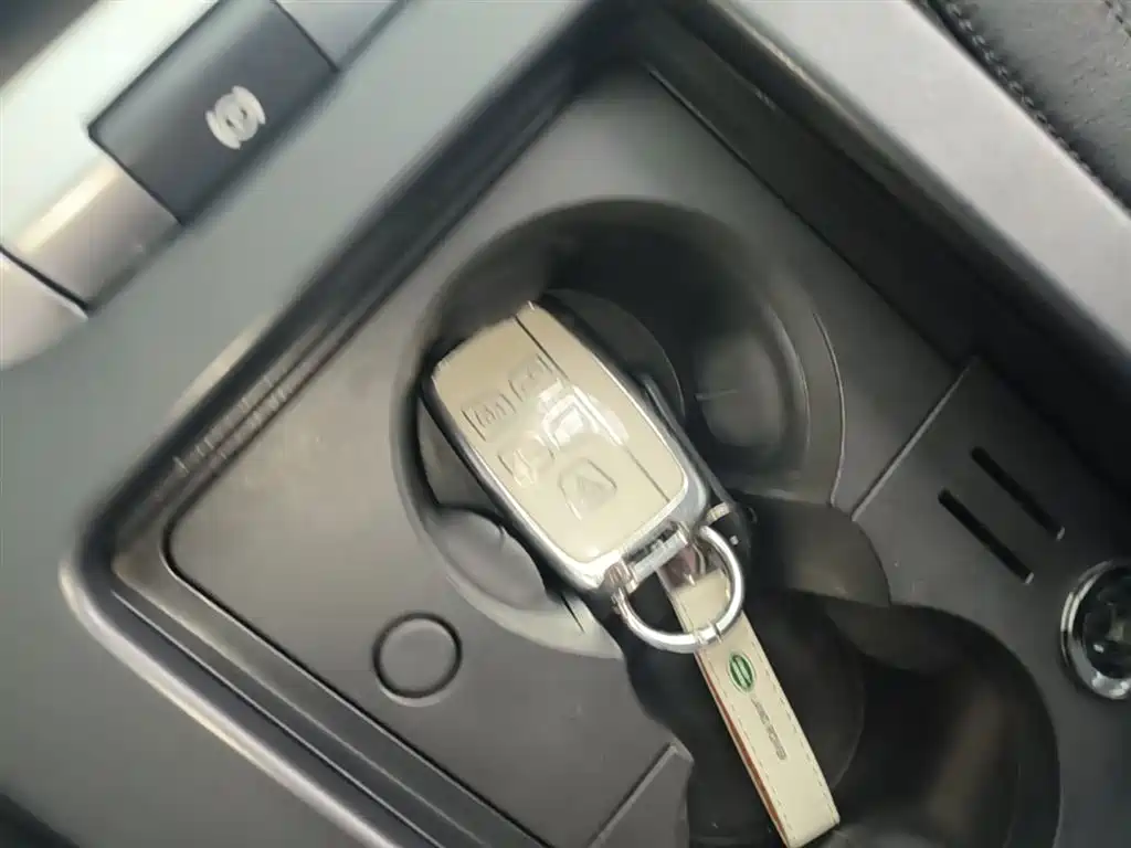 Land Rover Discovery Sport 2016 2.0T HSE фото 9