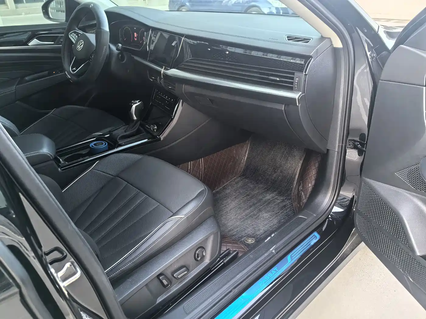 صورة 13 - Volkswagen Passat