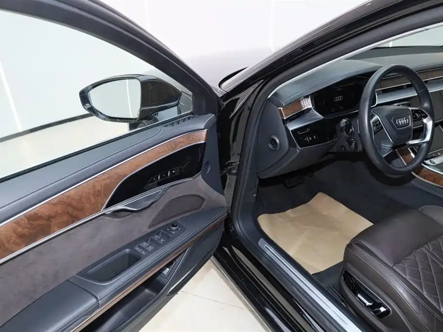 Audi A8 2023 A8L 50 TFSI quattro Premium фото 29