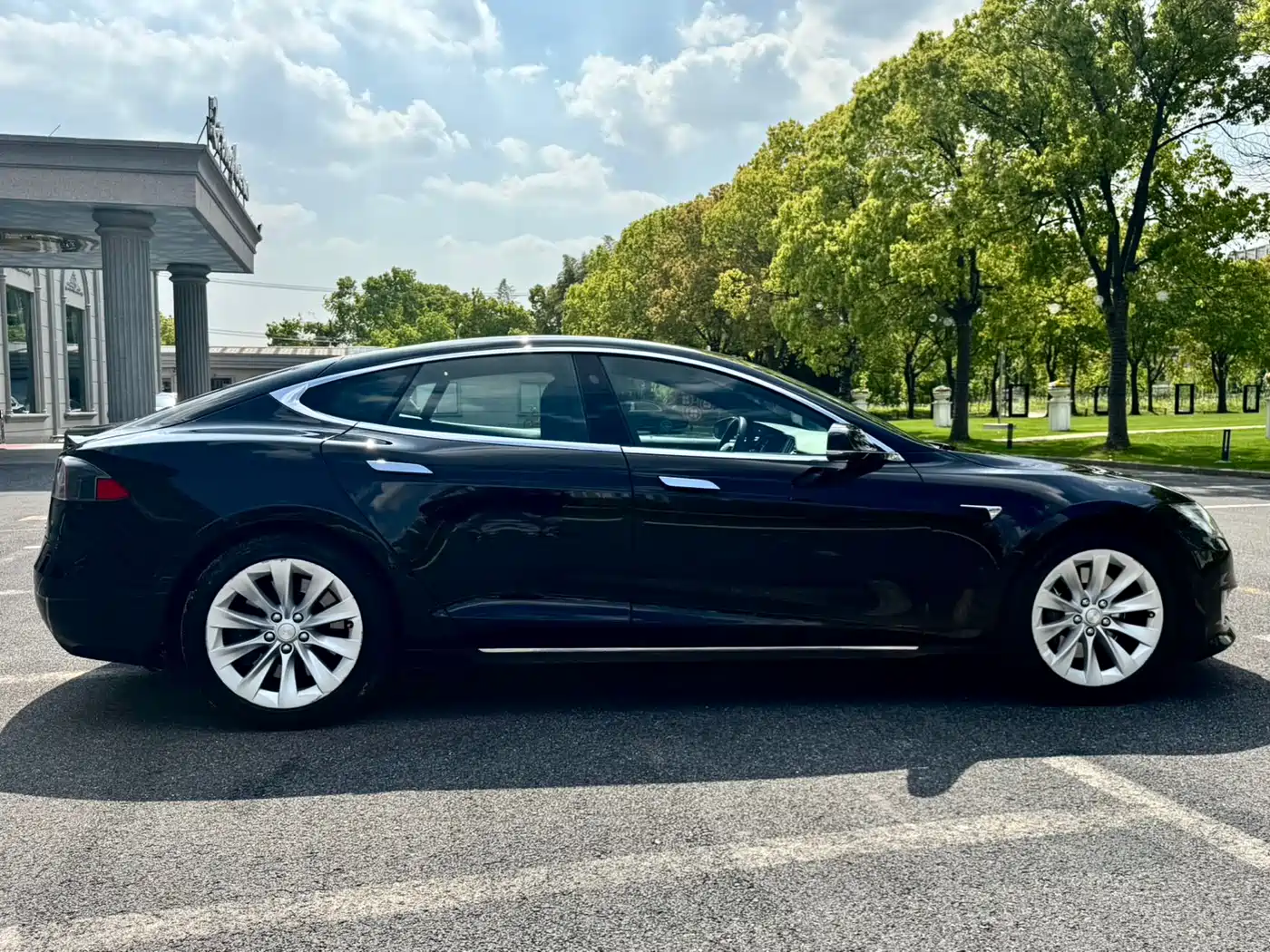 TESLA MODEL S