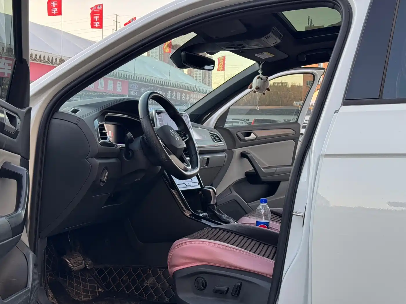 VOLKSWAGEN T ROC EXPLORING SONGS