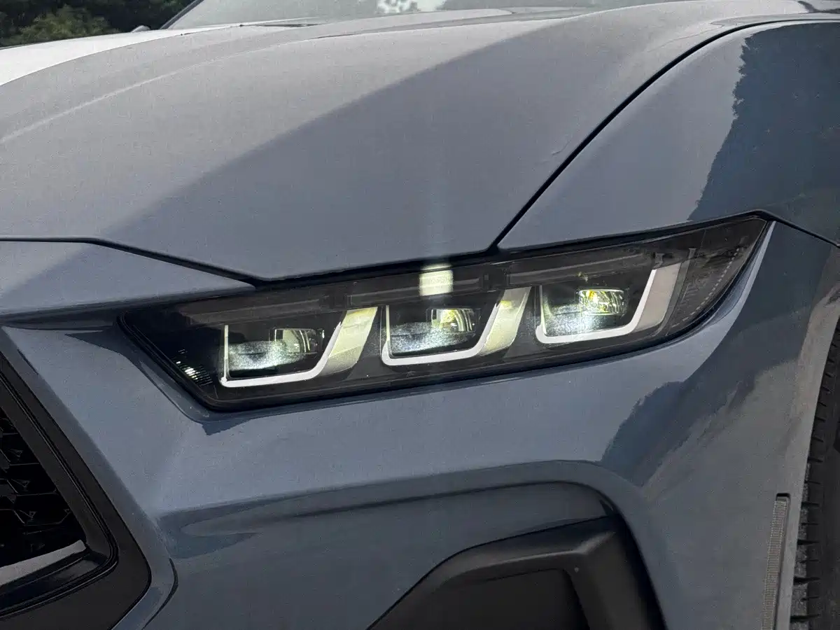 Фото 6 - Ford Mustang