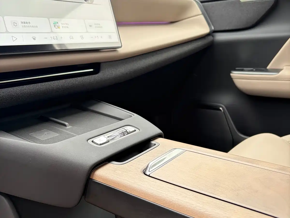 Фото 8 - Volvo XC70 Plug-in Hybrid